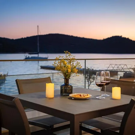 Stunning Home In Tisno