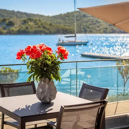 Stunning Home In Tisno